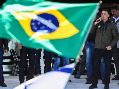 Bolsonaro: Poderes devem ser respeitados e o povo no aceita 'retrocessos'