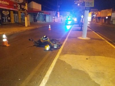 Mototaxista morre aps bater moto em meio-fio