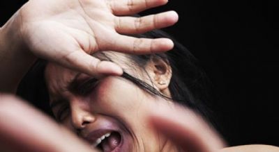 Mulher  agredida com socos e pontaps pelo ex-marido