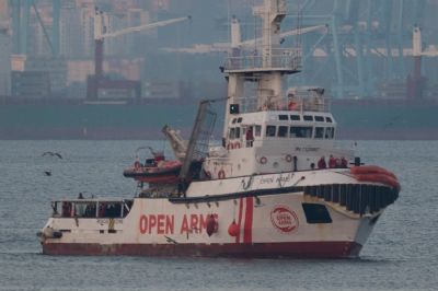 Itlia autoriza desembarque de 265 migrantes em navio humanitrio