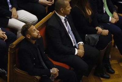 Neymar vai a tribunal, mas  dispensado do 1 dia de julgamento por corrupo