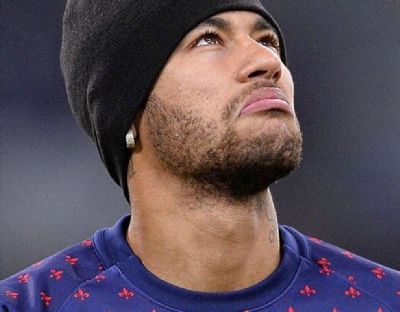 Neymar come caviar em Paris e manda recado: A favela venceu