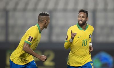 Neymar marca trs vezes e seleo vence Peru nas Eliminatrias