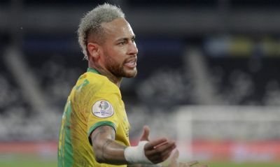 Neymar vai a julgamento na Espanha por fraude em contrato com Bara