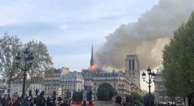 Incndio toma conta da Catedral de Notre-Dame, na Frana - veja vdeo