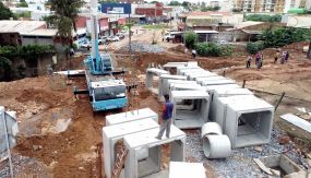 Iniciadas instalaes de aduelas de concreto na Avenida Brasil