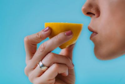 Cientistas recomendam treino para reverter perda de olfato ps-Covid