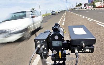 Bolsonaro determina a suspenso de radares de velocidade em rodovias federais