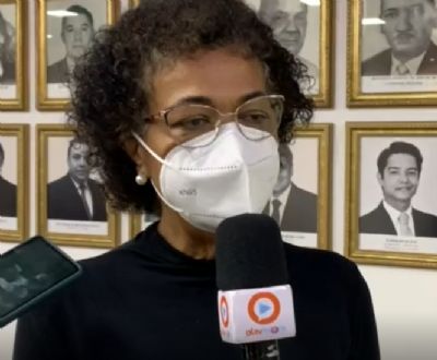 Sem dar detalhes, secretria entrega relatrio de medicamentos vencidos  Cmara