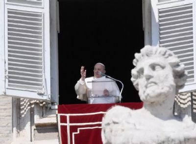 'No se trata de operao militar, e sim de guerra que semeia morte', diz Papa