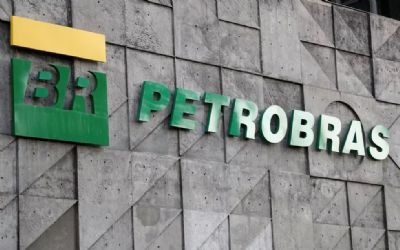 Aes da Petrobras tm queda de mais de 2% aps renncia de presidente
