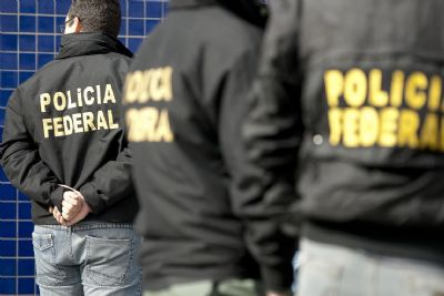 PF recebe lder de organizao criminosa que estava preso no Paraguai