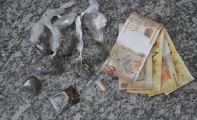 Bandido invade farmcia, rouba R$ 20 para comprar drogas e acaba preso pela PM
