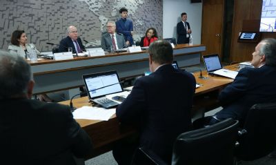 Brasil condena invaso da Ucrnia, mas  contra isolamento da Rssia
