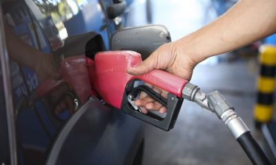 Receita confirma reonerao de gasolina e etanol no fim do ms