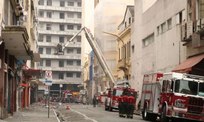 Prefeitura inicia trabalhos para demolio de prdio incendiado