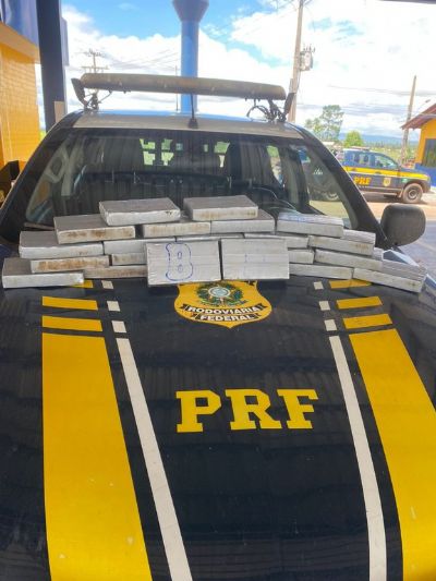 PRF prende homem transportando 26 quilos de cocana em nibus