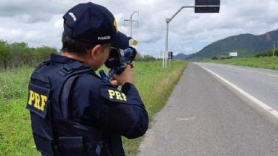 Bolsonaro determina suspenso de uso de radares mveis em rodovias federais