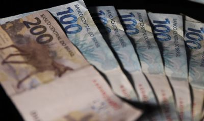 Governo prope salrio mnimo de R$ 1.389 em 2024