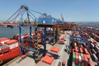 Porto de Santos movimenta 9,6% mais cargas no trimestre; soja puxa exportao