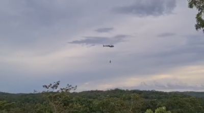 Vdeo | Grupo fica ilhado no Coxip do Ouro e  resgatado de helicptero