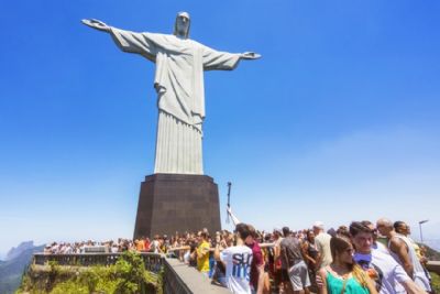 Ventania suspende visitas ao Cristo Redentor no Rio