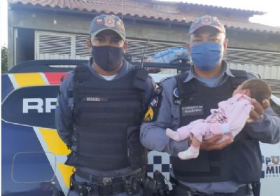 Vdeo | Policiais militares salvam vida de beb de nove dias
