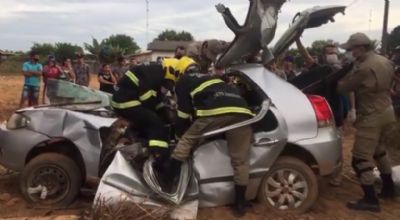 Vdeo | Bombeiros salvam motorista preso s ferragens