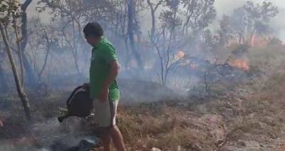 Vdeo | Desesperados, moradores combatem incndio que destri zona rural de Cuiab