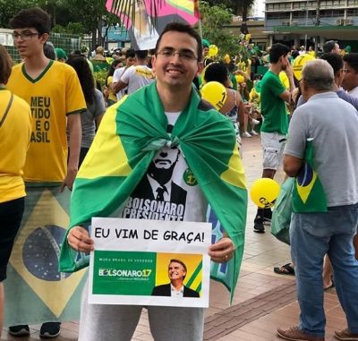 Empresrio  expulso da AL por vestir camisa do Brasil