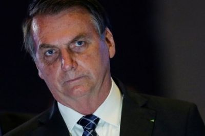 Bolsonaro passa por consulta e diz que pode estar com cncer de pele
