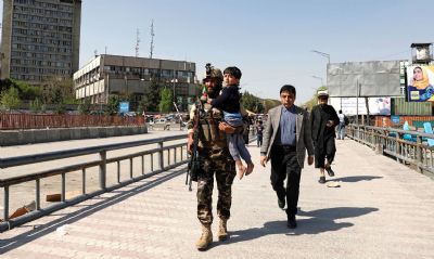 Talibs mostram-se abertos  admisso de mulheres no governo