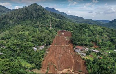 Sobe para 268 nmero de mortos em terremoto na Indonsia, a maioria crianas