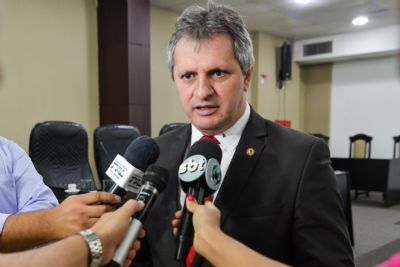 Dilmar diz que acusao de improbidade em licitao de transporte  suposio do MP