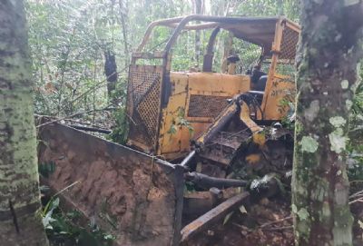 Batalho Ambiental apreende dois tratores e prende homem por desmatamento ilegal