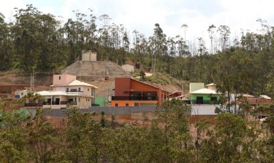 Sete anos e meio aps tragdia, 4 famlias recebem casas em Mariana