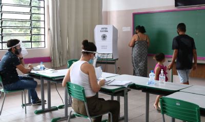 Tribunais eleitorais fazem auditoria das urnas em dia de votao