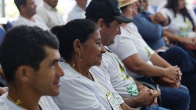 Agricultores e agricultoras relatam vivncias e auxiliam na construo de plano municipal em Nova Bandeirantes