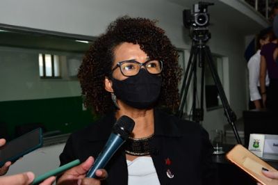 Vereadora prope auxlio aluguel para mulheres vtimas de violncia