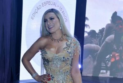 'Seu dono': Andressa Urach usa colar de R$ 20 mil com nome do marido