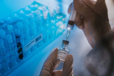 Fiocruz pretende importar mais 10 mi de doses de vacinas prontas contra covid-19