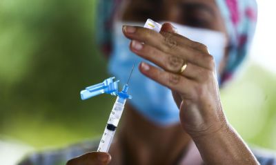 Brasil tem 54,06% da populao vacinada com ao menos uma dose contra a covid