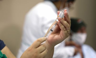 Cuiab no tem doses suficientes para vacinar 15 mil profissionais da educao