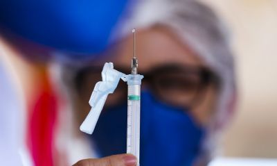 Brasil tem 56,06% da populao com a vacinao completa contra a covid-19
