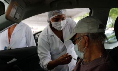 Vacinao reduz pela metade morte entre idosos com mais de 80 anos