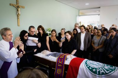 Corpo do jornalista Clvis Rossi  enterrado em So Paulo