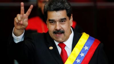 Maduro diz que segue no comando e que 