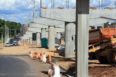 Com obra atrasada, prefeitura aponta quarta data para entrega de viaduto na Av das Torres