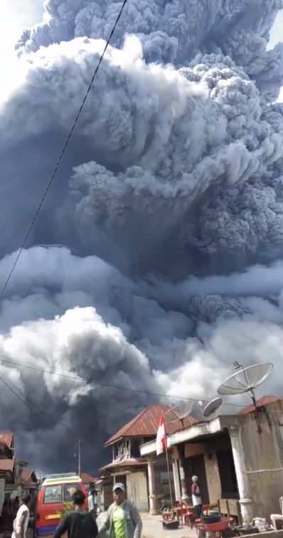 Na Indonsia, vulco tem segunda erupo em trs dias