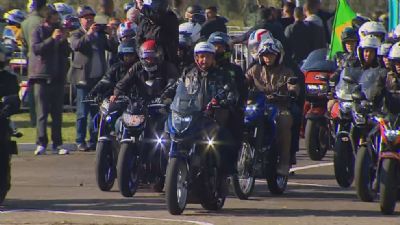 Vdeo | Bolsonaro participa de motociata em Porto Alegre